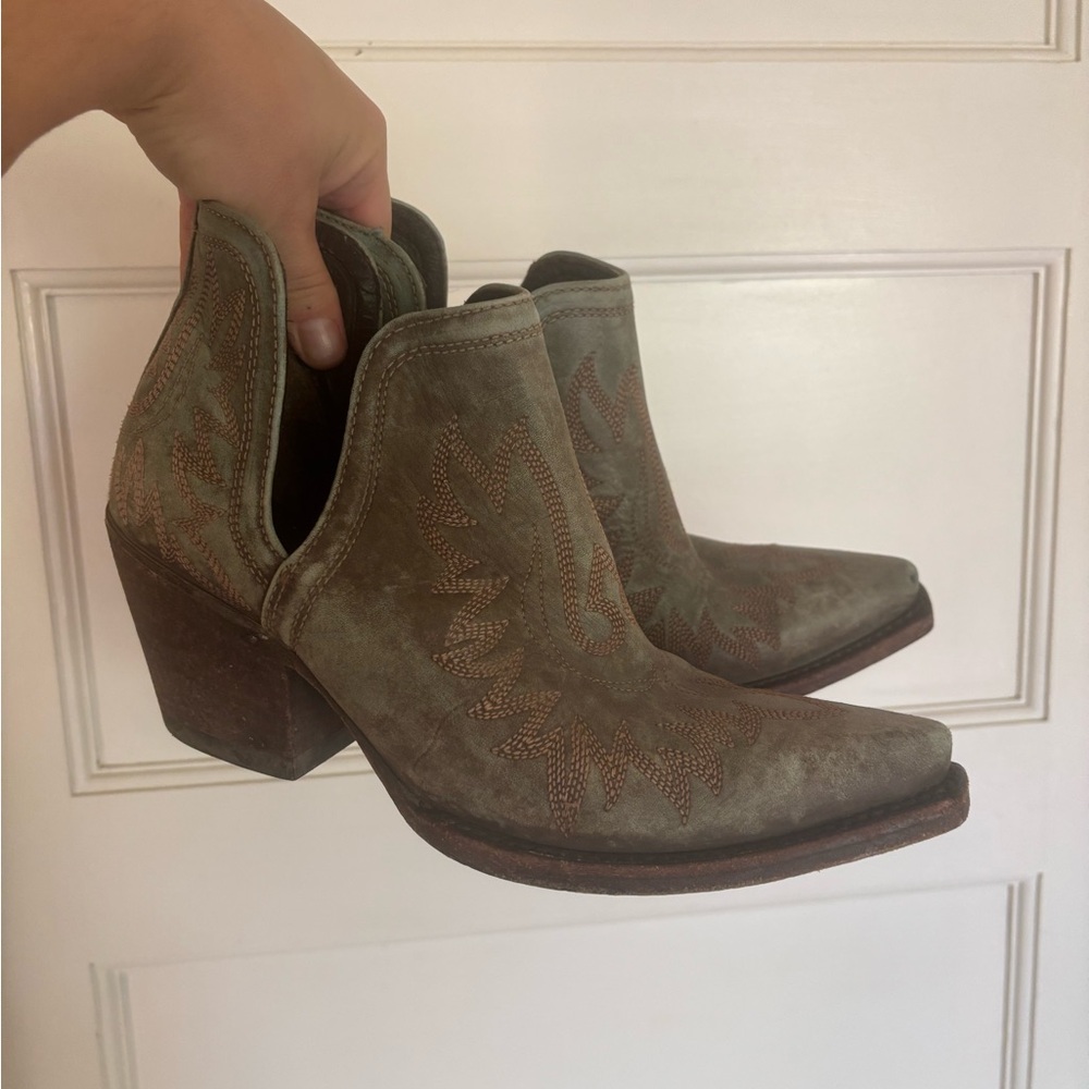 Ariat Blue/Tan Cowboy Western Ankle Boots Size 8.5B